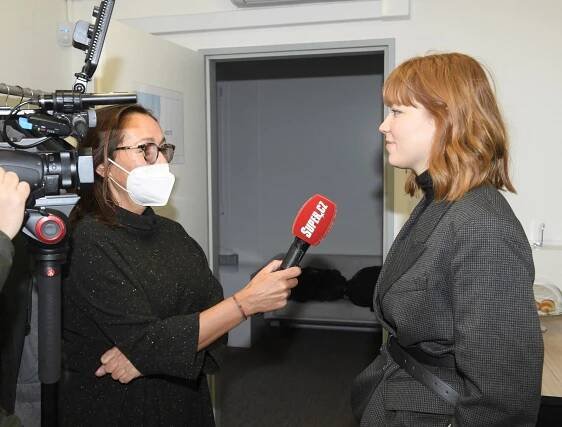 Kdo je zrzavá holka od pumpy z Odznaku Vysočina? Herečka chtěla být původně atletkou, překazila to nemoc