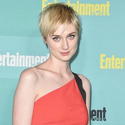 Nejlepší filmová princezna Diana je Elizabeth Debicki. Neskutečně se jí podobá a cenu si převzala bosa!