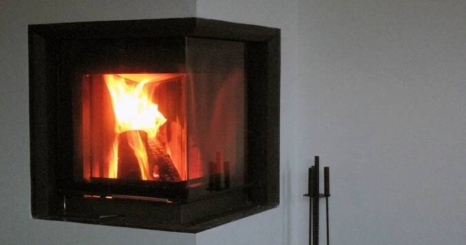 Čím topit v krbu? Zkuste dřevo tvrdé a taky listnáčů
