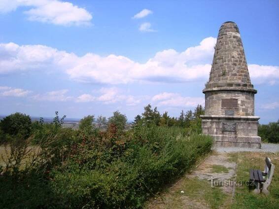 Lipská hora-mohyla-Foto:Ulrych Mir.