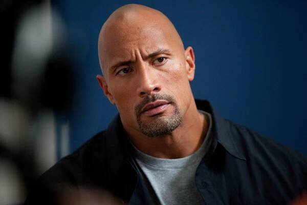 VIDEO: V hořícím čínském Mrakodrapu zasahuje Dwayne Johnson