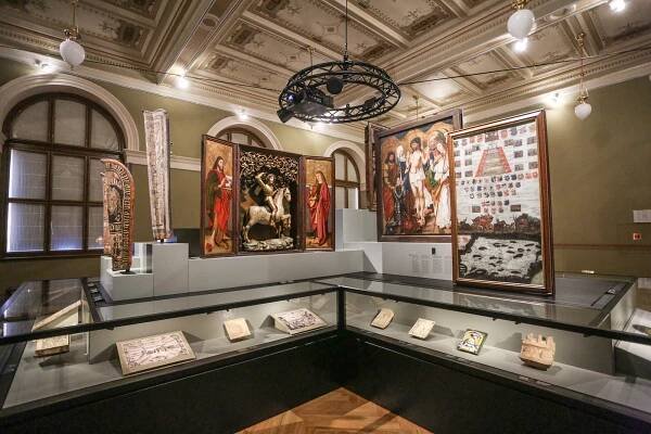 PODÍVEJTE SE: Nový pohled na historii. Národní muzeum otevřelo výstavu Dějiny