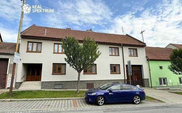 Rodinné domy, Pustiměř, 332 m²