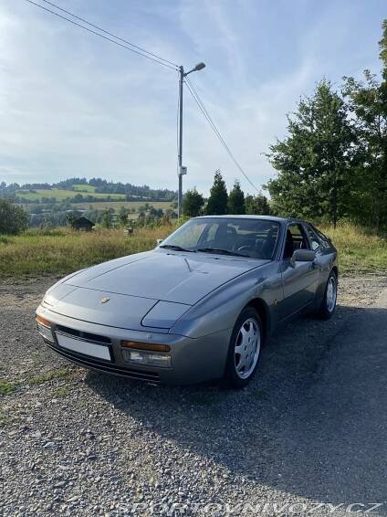 Porsche 944 S2