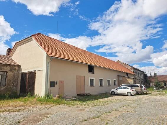 Pronájem komerčních nemovitostí Pavlov (Kladno) - vybírejte ze 17 komerčních nemovitostí již za 3 100 Kč/měsíc