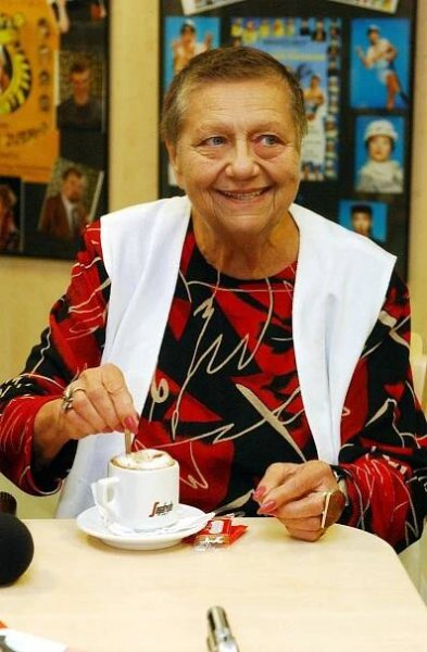 Helena Růžičková milovala cigarety, zhubla přes 700 kilo a muži po ní šíleli