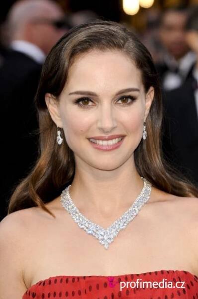 Natalie Portman - celebrity účes - HappyHair