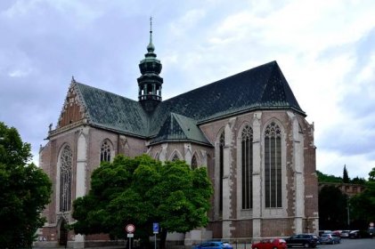 Studenti zachraňují renesanční lavice v brněnském kostele