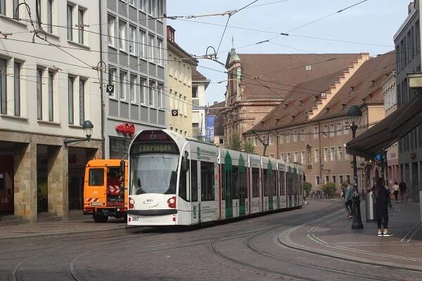 Freiburg – Straßenbahnen und Busse in Krefeld