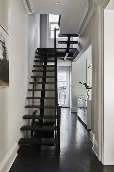 OPEN STAIRCASE GOING UP