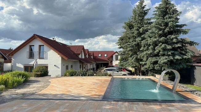 Bazén v ubytování Apartmány Lhota nebo v jeho okolí