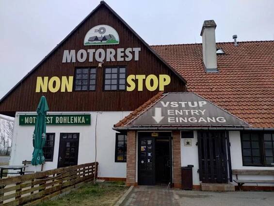 Inspekce uzavřela motorest Rohlenka u D1 na Brněnsku, našla tam hlodavce a plísně