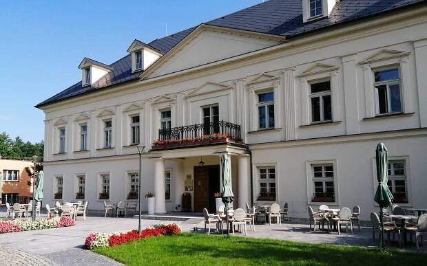 Pobyt v elegantním Zámečku Petrovice **** u Ostravy se snídaní a skvělým wellness centrem se 6 druhy saun