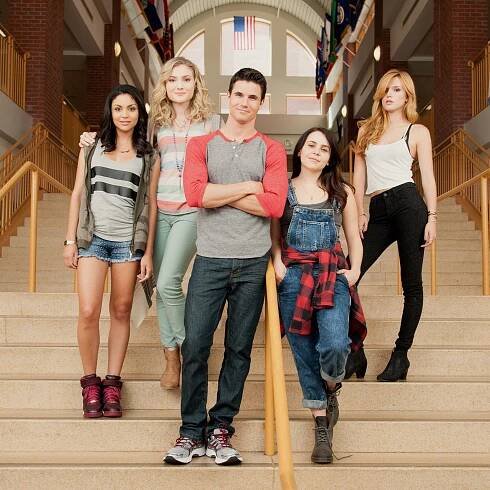The DUFF - Promo - Bianca A. Santos, Skyler Samuels, Robbie Amell, Mae Whitman, Bella Thorne