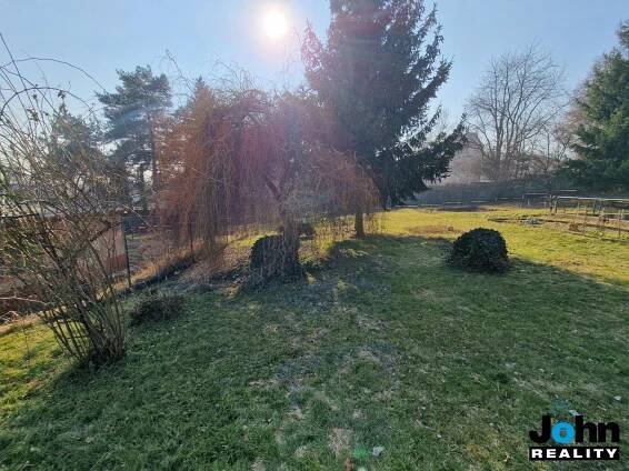 Pronájem zahrady 1650 m2 s domkem v Litvínově
