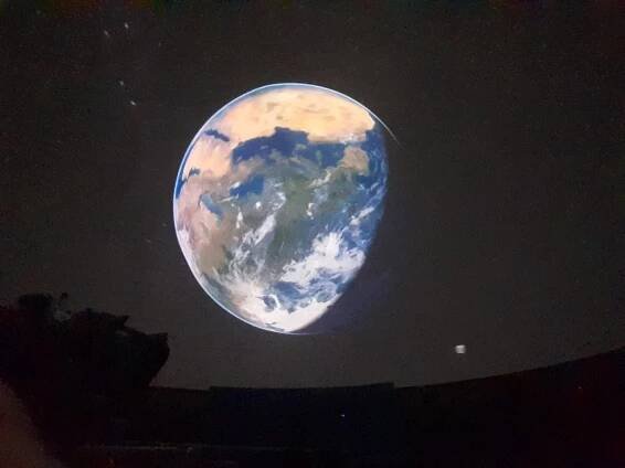 Základní škola Praha - Kbely | Páťáci navštívili holešovické planetárium a Maroldovo panorama