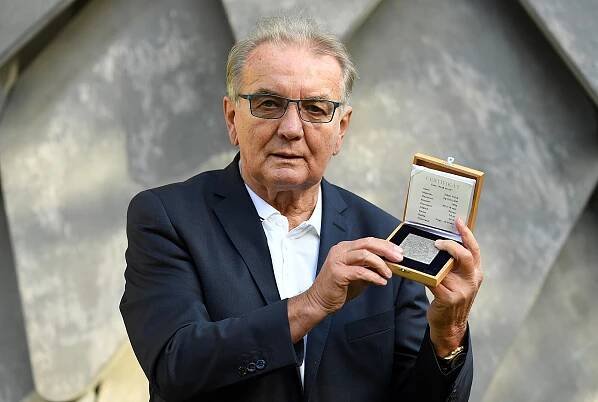 Hlavní cenu fair play obdržel trenér Uhrin. Ocenění má i Jágr, Šafránková za šití roušek