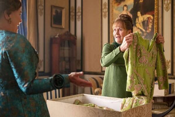 Polly Walker as Lady Featherington, Lorraine Ashbourne as Mrs. Varley in episode 403 of Bridgerton