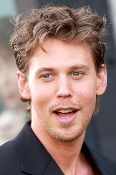 Austin Butler Can’t Stop Flirting With Interviewers on His ‘Bikeriders’ Press Tour