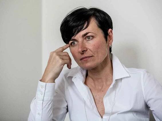 Lenka Bradáčová.