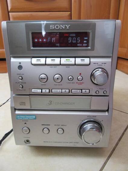 Nabízím minivěž Sony bez repro. Bez dálkového ovladače. Radio hraje