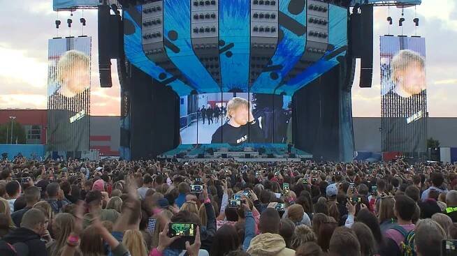 Ed Sheeran přilákal 80 tisíc fanoušků a přidal další koncert. Letňany opět čeká omezení