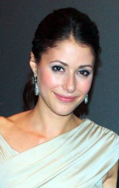 Amanda Crew - Wikipedia