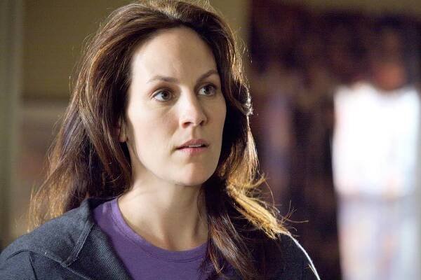 Bratrství - Jedno příliš dlouhé ráno 3:4-8 - Z filmu - Annabeth Gish