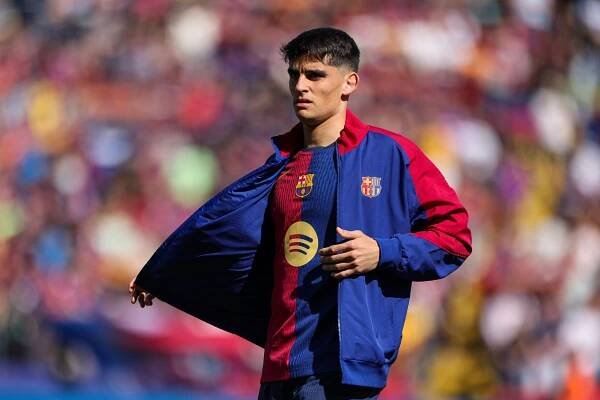 To keep or sell - What should Barcelona do with defensive ace amid Premier League interest? | Barca Universal