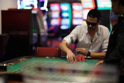 Hazardní hráč může prohrát mnohem víc než jen balík peněz. V sázce je duševní zdraví i dobré vztahy s blízkými - Givt