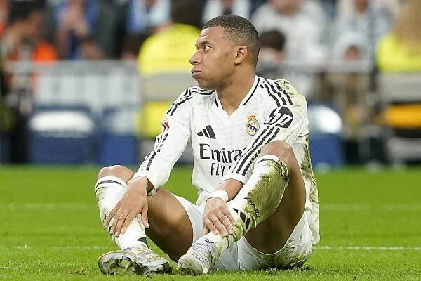 Upřednostnil jsem Real Madrid před penězi, řekl Mbappé. Teď si to musí žehlit u fanoušků PSG