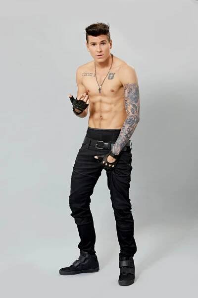 David Gránský jako sexy idol Justin Bieber. Hvězda Tváře se svlékla do půl těla!