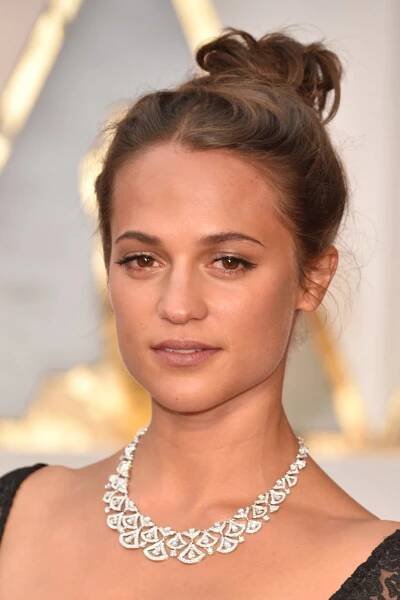 HOLLYWOOD, CA - FEBRUARY 26: Actor Alicia Vikander attends the 89th Annual Academy Awards at Hollywood & Highland Center on February 26, 2017 in Hollywood, California. (Photo by Kevin Mazur/Getty Images)