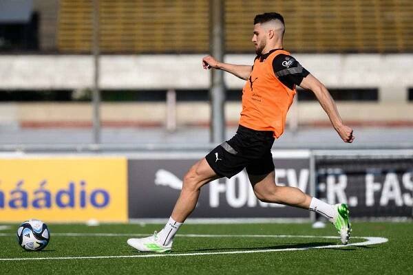 Potvrzeno: Jurásek přestoupil ze Slavie do Benfiky, podepsal pětiletou smlouvu