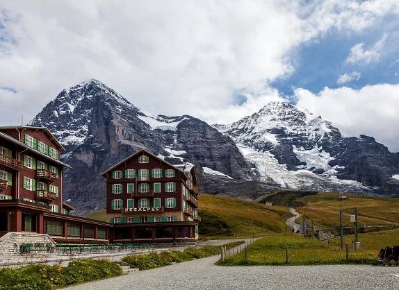 File:Eiger und Mönch IMG 9989.jpg