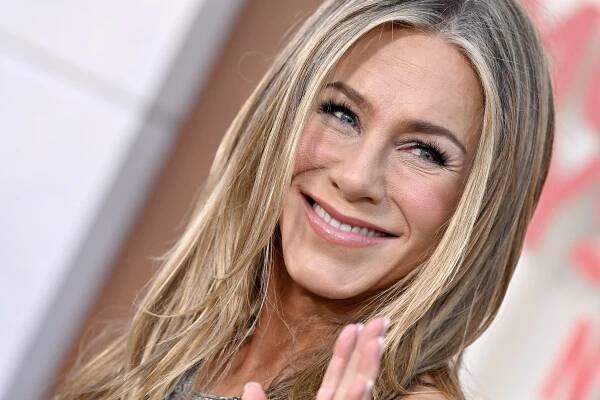 Jennifer Aniston Embraced Her Gray Roots, and We’re Very Much Here for It