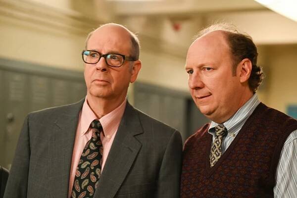 Goldbergovi - Quaker Warden - Z filmu - Stephen Tobolowsky, Dan Bakkedahl