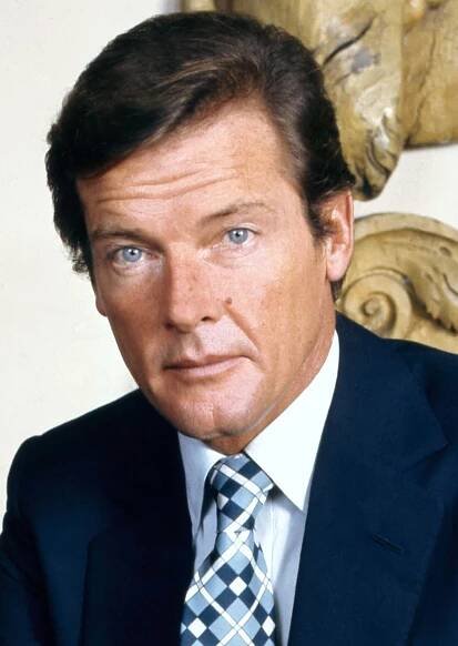 Soubor:Sir Roger Moore 3.jpg – Wikipedie