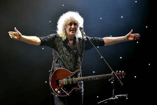 Brian May z Queen prodělal mrtvici, ztratil kontrolu nad svou rukou