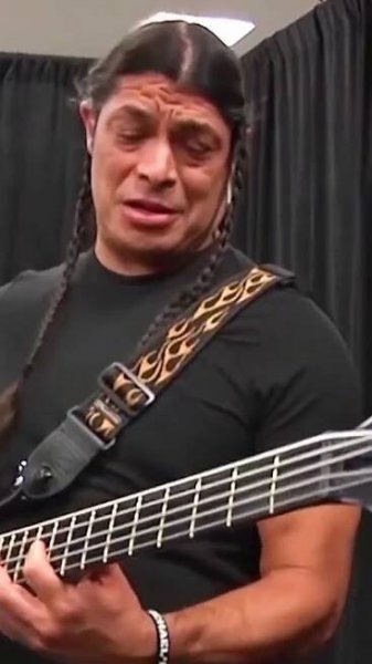 ROBERT TRUJILLO MAKES A MISTAKE DURING A BASS SOLO #METALLICA #shorts