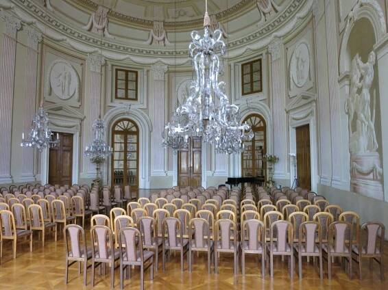 https://www.zamek-slavkov.cz/wp-content/uploads/IMG_8161-scaled.jpg