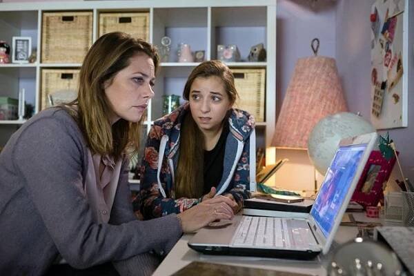 Zneužitá na internetu - Z filmu - Felicitas Woll, Aleen Jana Kötter