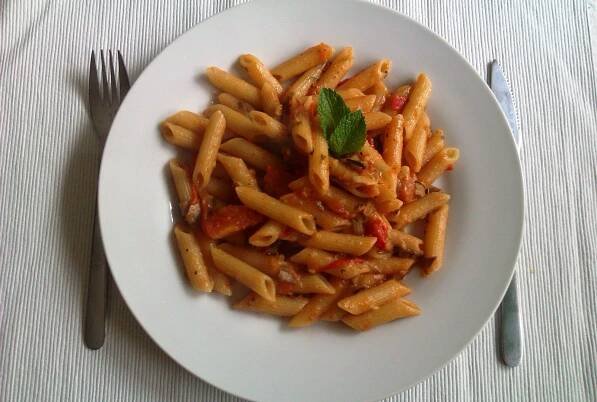 Penne s rajčatovou omáčkou a houbami