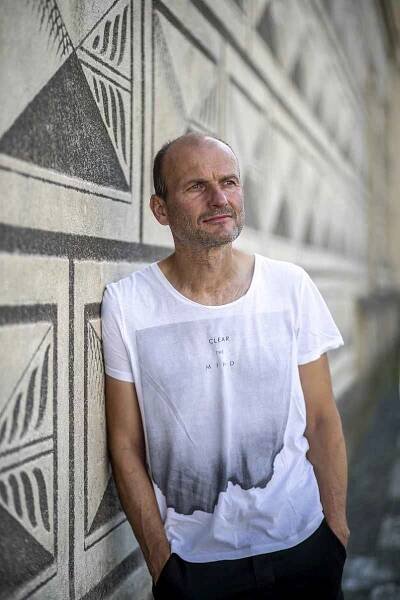 Dalibor Gondík je nejradši sám, rád běhá a cestuje karavanem, je rád muzikantem a nerad hraje na zábavách.