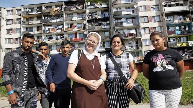 Nová silnice a velký úklid. Ghetto se připravilo na příjezd papeže