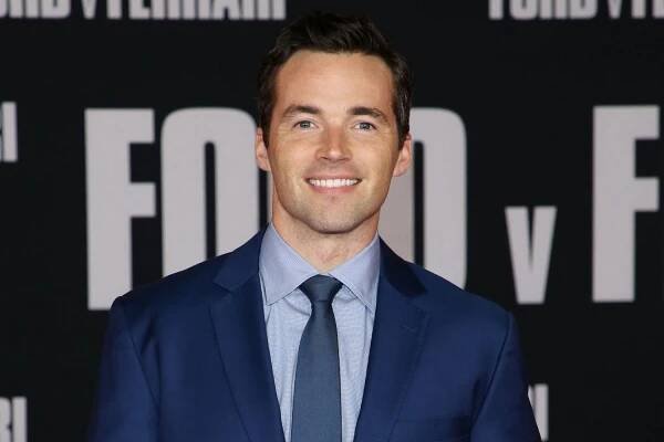 'Pretty Little Liars' ' Ian Harding Reveals He and Wife Sophie Hart Quietly Welcomed a Baby