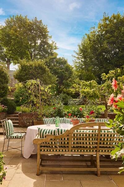 Stylish outdoor dining area ideas for summer living