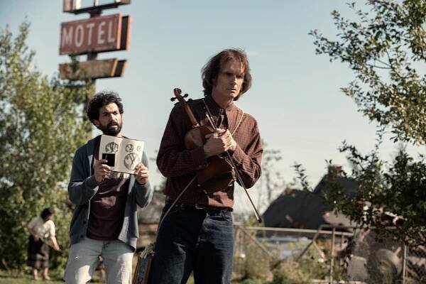 Cesta ven - Tether - Z filmu - David Alpay, Scott McCord