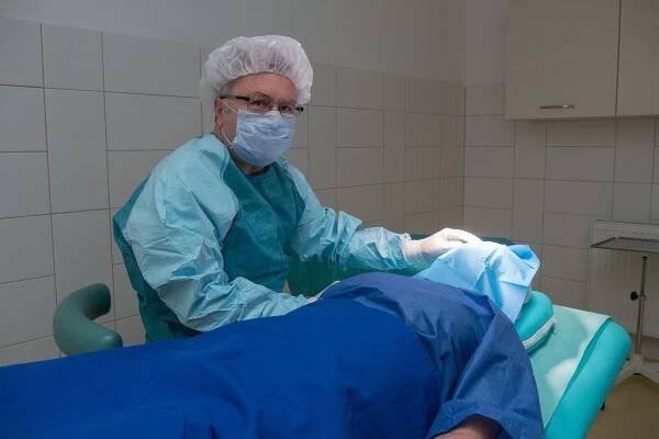 Za svůj život jsem udělal více než 10 tisíc liposukcí, říká špičkový plastický chirurg MUDr. Michael Entner | Ženy s.r.o