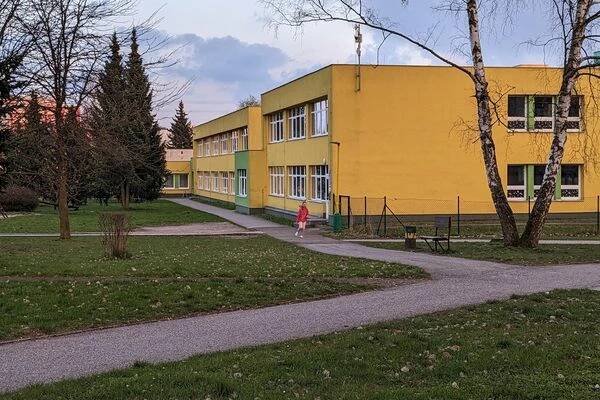 ZŠ a MŠ Stráž pod Ralskem, U Potoka foto 1